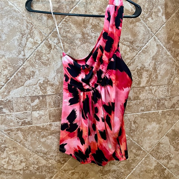 Cache pink and black top off one shoulder - Picture 2 of 3